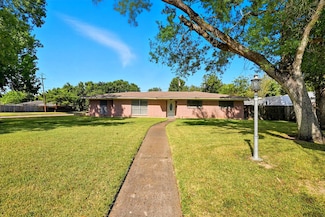 2000 E Fayle St, Baytown, TX 77520