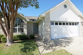454 W Park Dr, Mary Esther, FL 32569