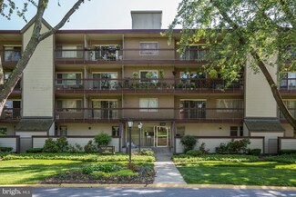 7400 Lakeview Dr, Bethesda, MD 20817