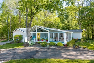 11198 E Royal Rd, Stanwood, MI 49346