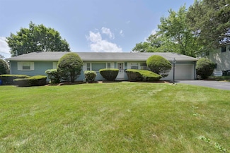 60 Hillhaven Rd, Manchester, NH 03104