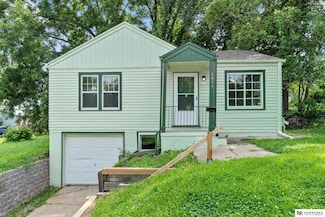 4051 Pratt St, Omaha, NE 68111