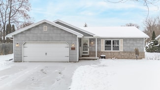 3248 S Blue Spruce Ln, Appleton, WI 54915