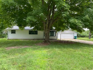 23432 N Shore Dr, Edwardsburg, MI 49112