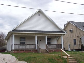 223 W Cherry St, Oakland City, IN 47660