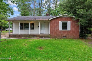 207 Pierce Rd, Kinston, NC 28501