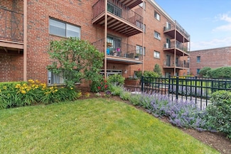 26 Waverly St Unit 410, Brighton, MA 02135