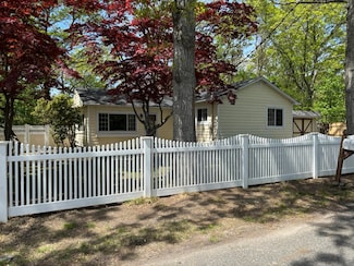 212 Longfellow Dr, Mastic Beach, NY 11951