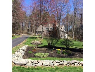 7 Goss Rd, North Hampton, NH 03862