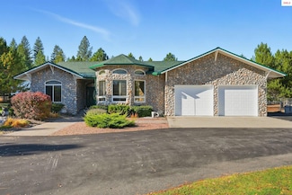 573 Tam Dr, Sagle, ID 83860