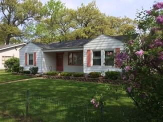 915 Riverlane Dr, Lake Station, IN 46405