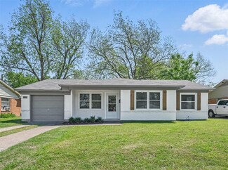 1922 S 5th St, Garland, TX 75040