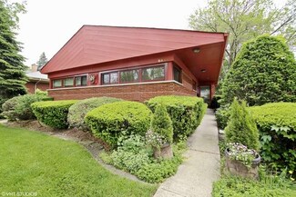 8833 Lincolnwood Dr, Evanston, IL 60203