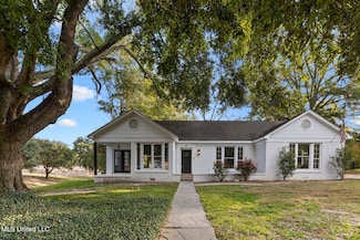 501 Palestine St, Raymond, MS 39154