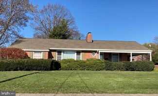 197 Hillcrest Rd, New Holland, PA 17557