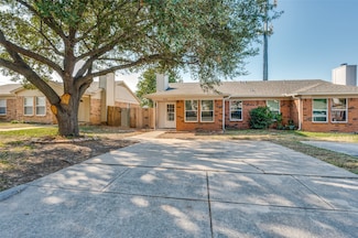 830 Woodland Ct, Kennedale, TX 76060