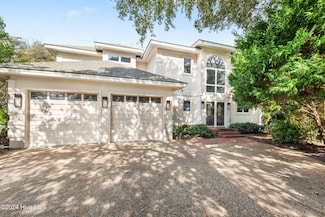 518 Egret Lake Dr, Atlantic Beach, NC 28512