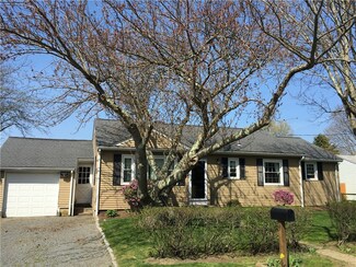 4 Gae St, Middletown, RI 02842