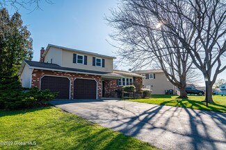 9 Fairway Ln, Schenectady, NY 12304