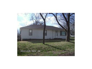 305 S 4th St, Garden City, MO 64747