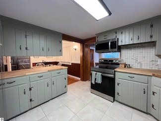 3846 N Four Mile Rd, Traverse City, MI 49686