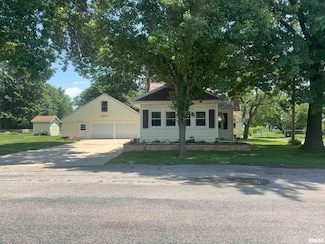 370 S Bissell St, Virden, IL 62690