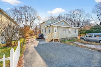 7 Pioneer Ave, Suffern, NY 10901