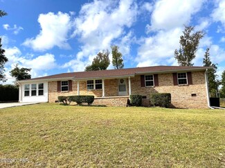 2983 Westmanor Dr, Marianna, FL 32446