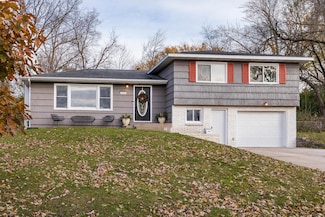 11300 Friar Ln, Hopkins, MN 55305