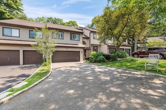 32 The Glen, Glen Head, NY 11545