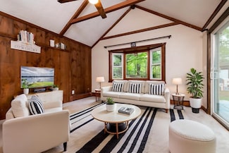 202 Glenellen Rd, West Roxbury, MA 02132