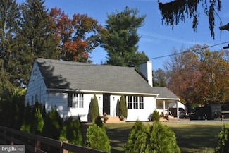 28 Delaware Ave, Ewing, NJ 08628