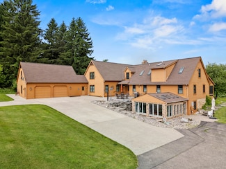3447 Mayberry Ln, Howell, MI 48843