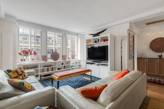 321 E 43rd St Unit 1009, New York, NY 10017