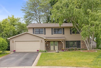 573 Surryse Rd, Lake Zurich, IL 60047