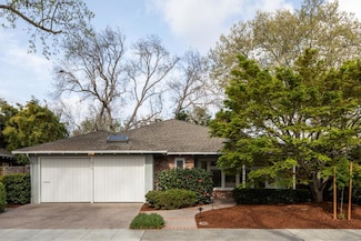 542 Hilbar Ln, Palo Alto, CA 94303