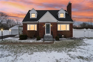 43 E Home Rd, Bowmansville, NY 14026