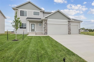 135 NW Ashley Ct, Waukee, IA 50263