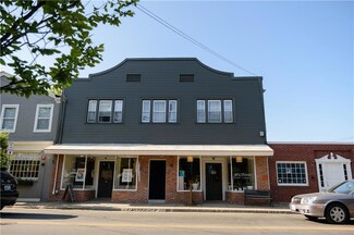 4 Market St, Warren, RI 02885