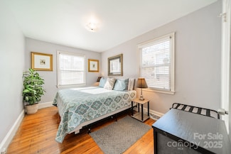 2516 Columbus Cir, Charlotte, NC 28208