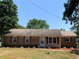 1012 Brett Ct, Charlotte, NC 28216