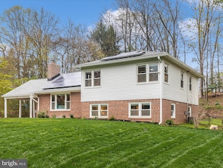6510 Panorama Dr, Sykesville, MD 21784