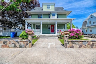 15 Henry St, Cranston, RI 02905