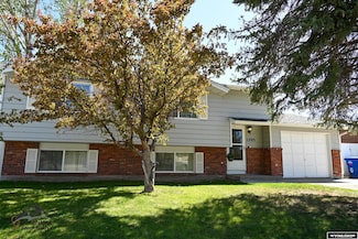 1305 E Sunset Dr, Riverton, WY 82501