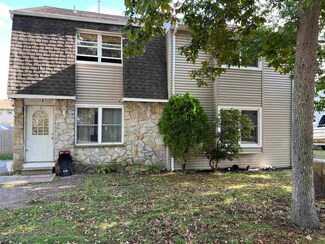15 Crestmont Dr, Somers Point, NJ 08244