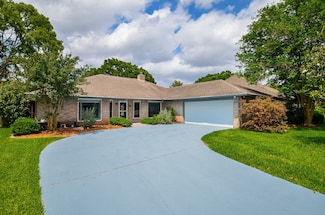 827 Millpond Dr, Sugar Land, TX 77498