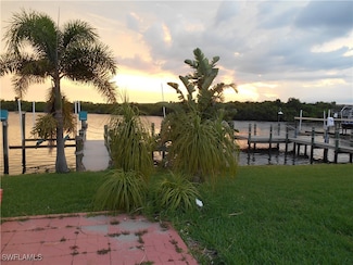 306 Shoreland Dr, Fort Myers, FL 33905