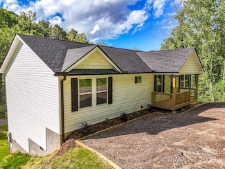16 Meadows Town Rd, Leicester, NC 28748