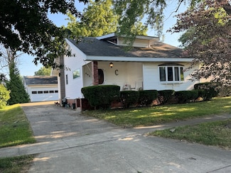 600 W White St, Clinton, IL 61727