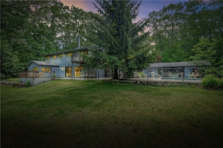 24 Lincoln Dr, North Smithfield, RI 02896